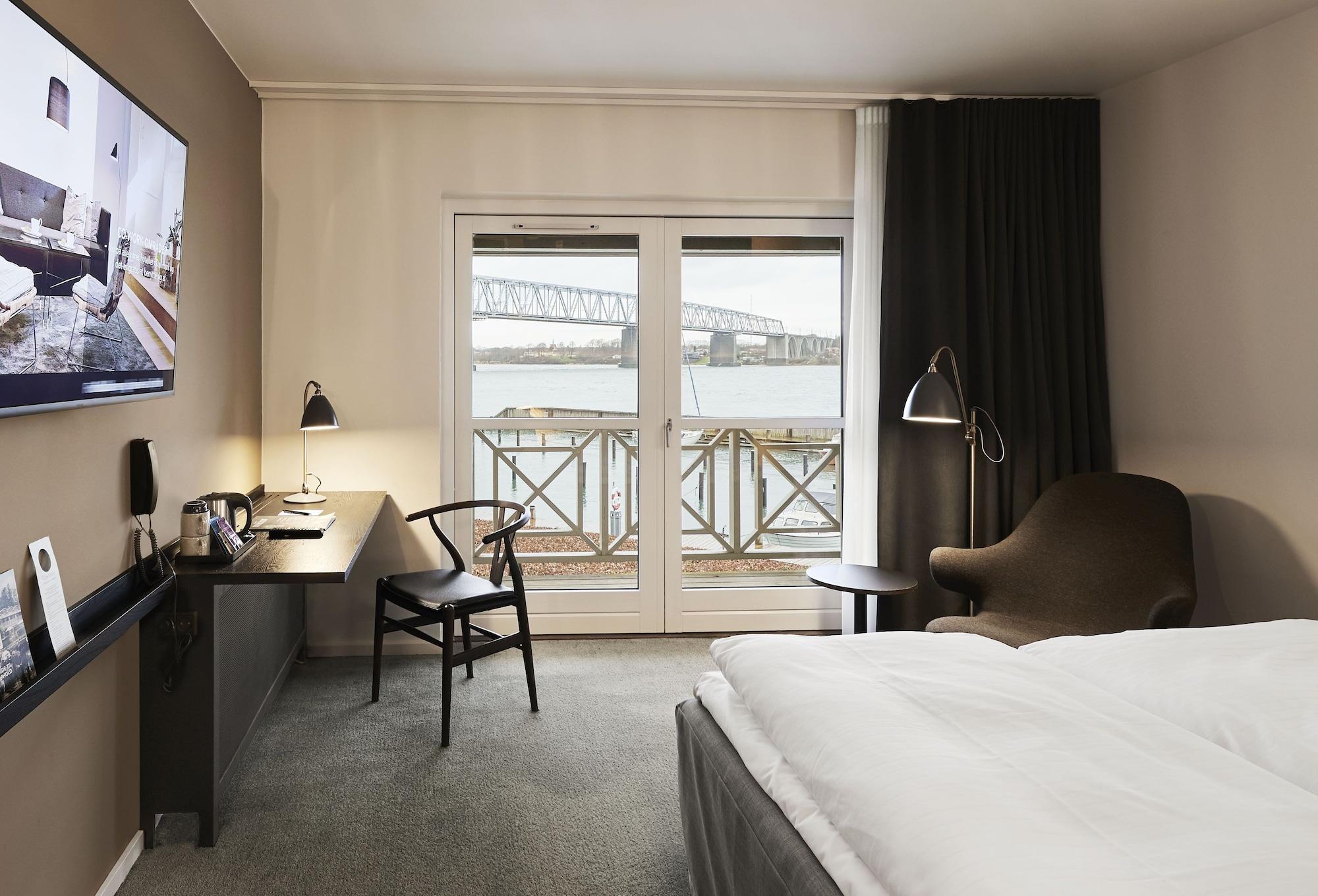 Hotel Comwell Kongebrogaarden à Middelfart Extérieur photo