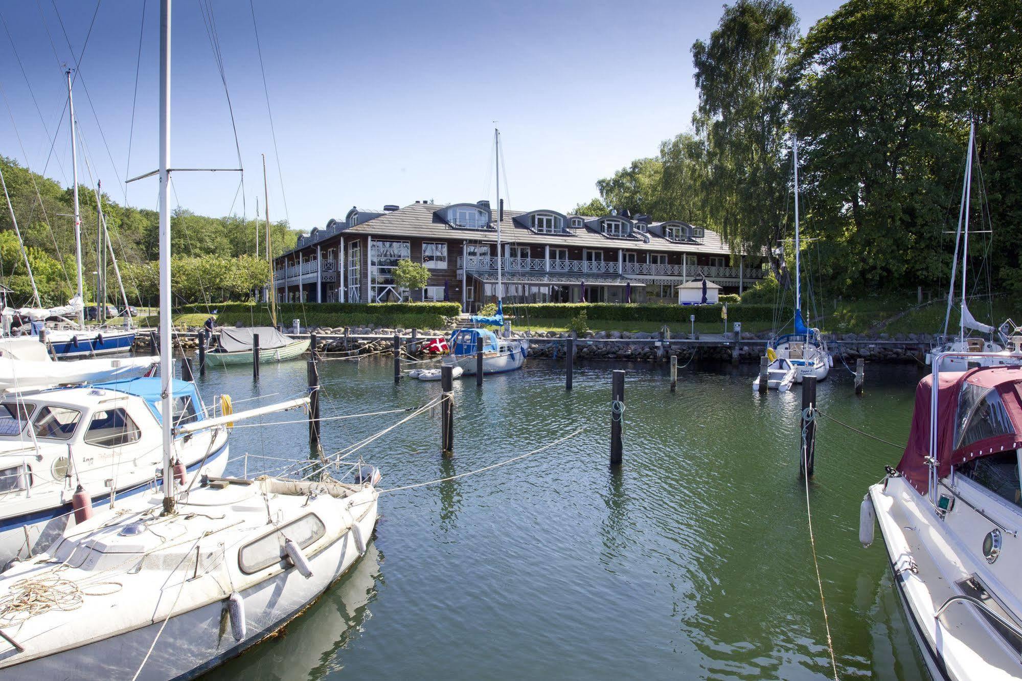 Hotel Comwell Kongebrogaarden à Middelfart Extérieur photo